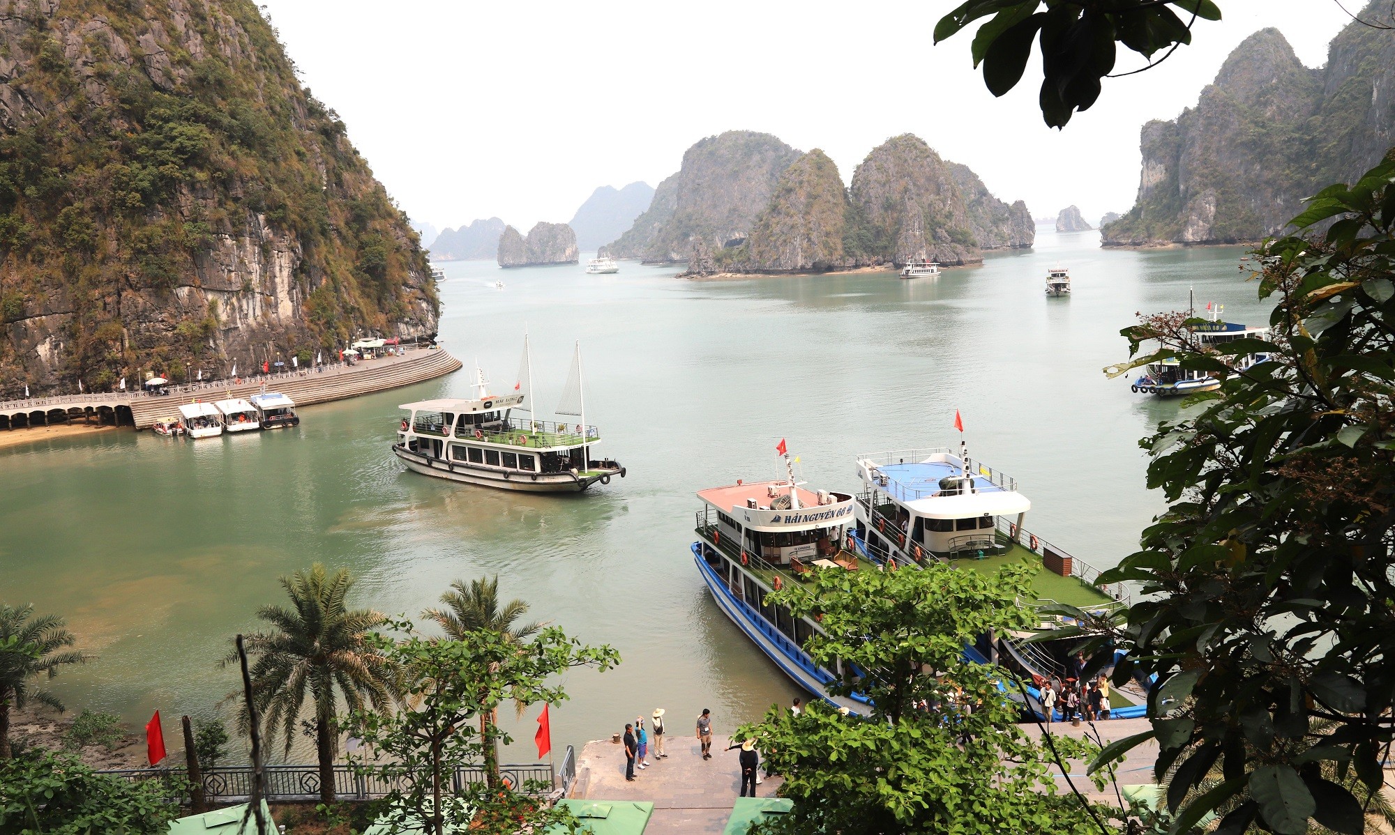 mot-goc-vinh-ha-long-1778858284.jpg
