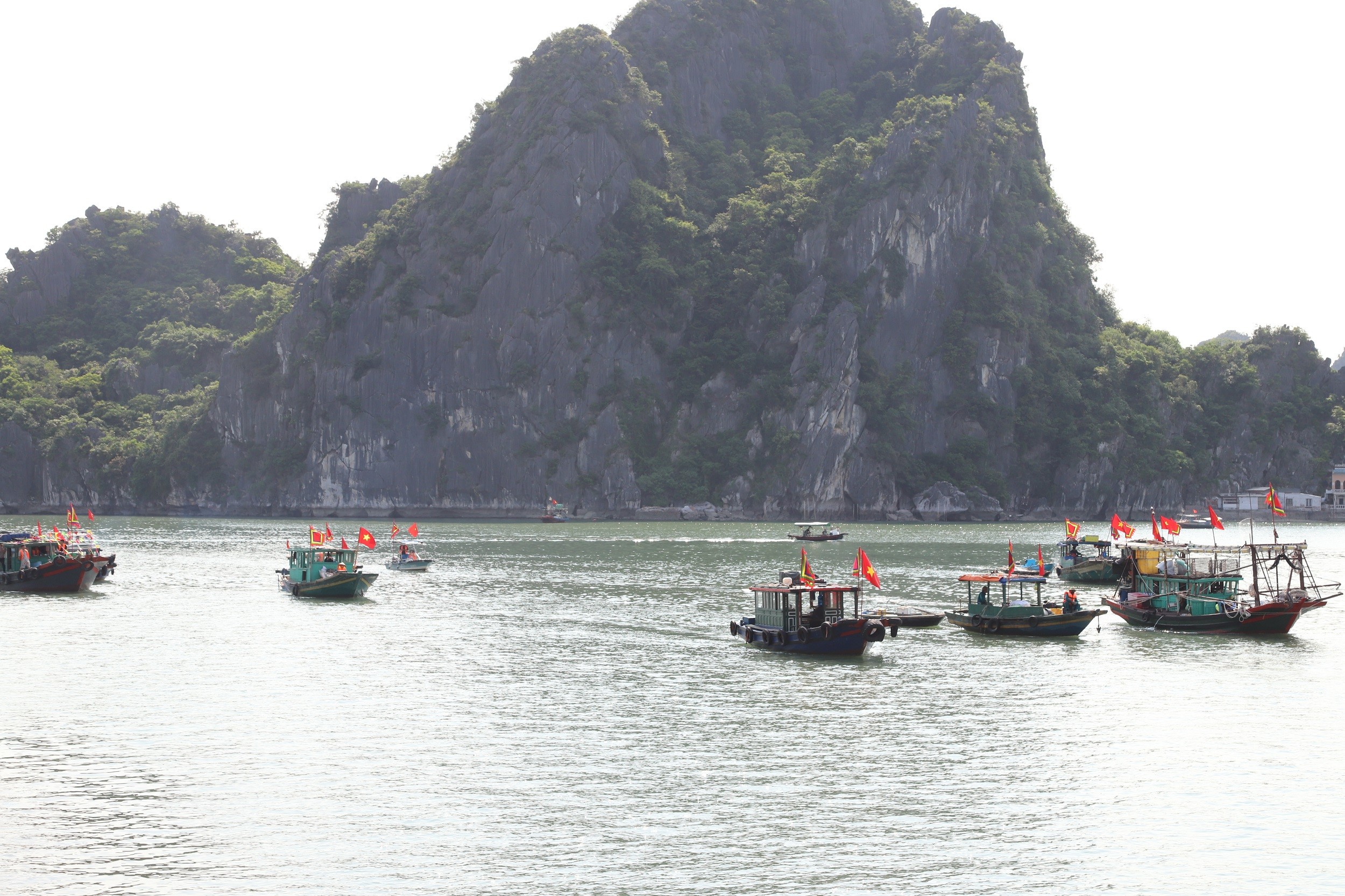 thuyen-ngu-dan-1777565065.jpg