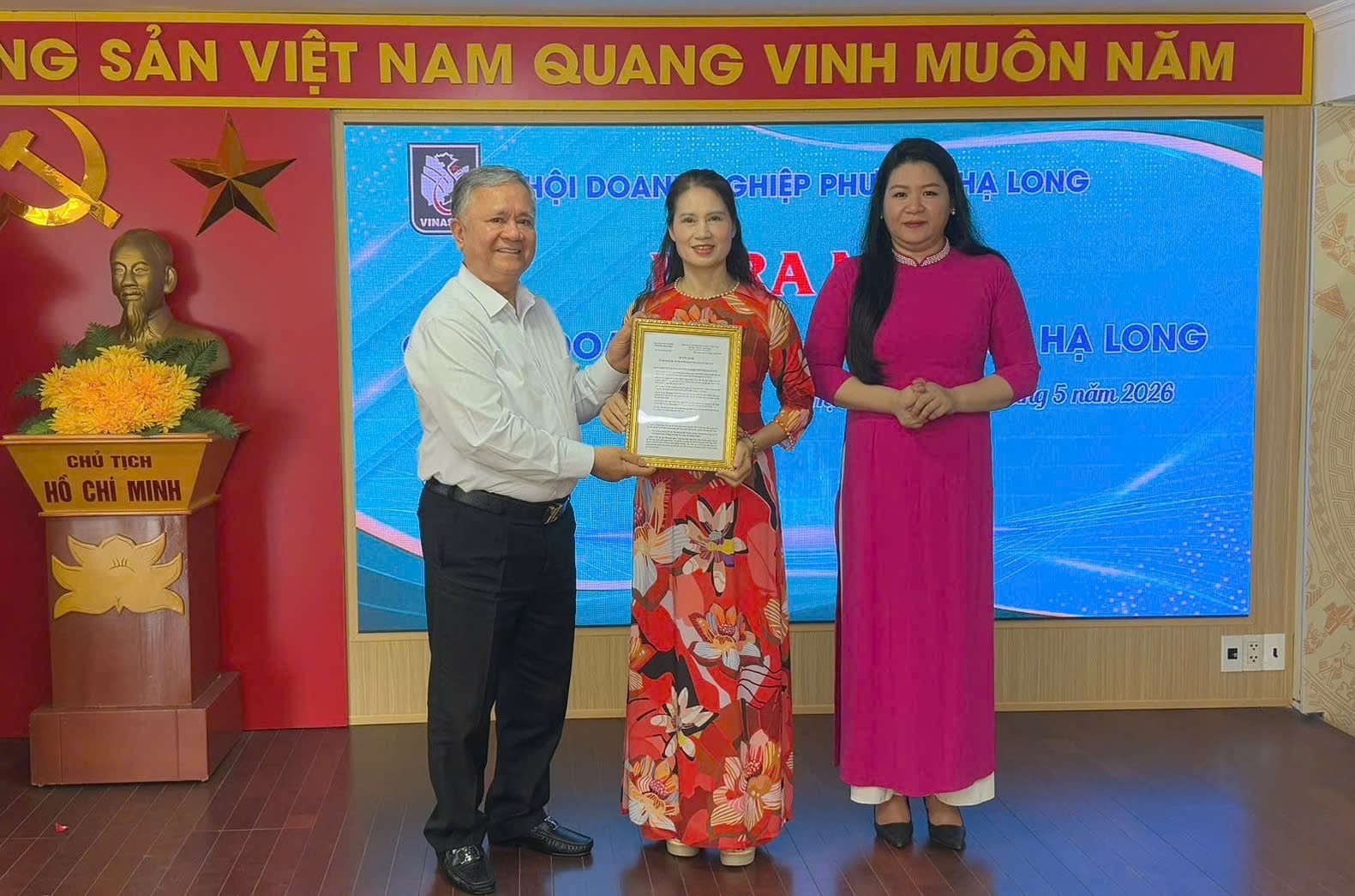 trao-quyet-dinh-thanh-lap-1780068322-1 trao-quyet-dinh-thanh-lap-1780068322.jpg