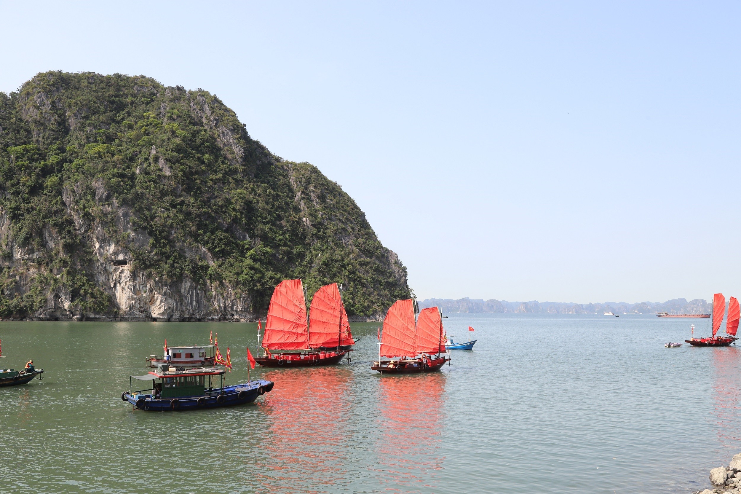thuyen-ba-vach-canh-rong-1783139428.jpg