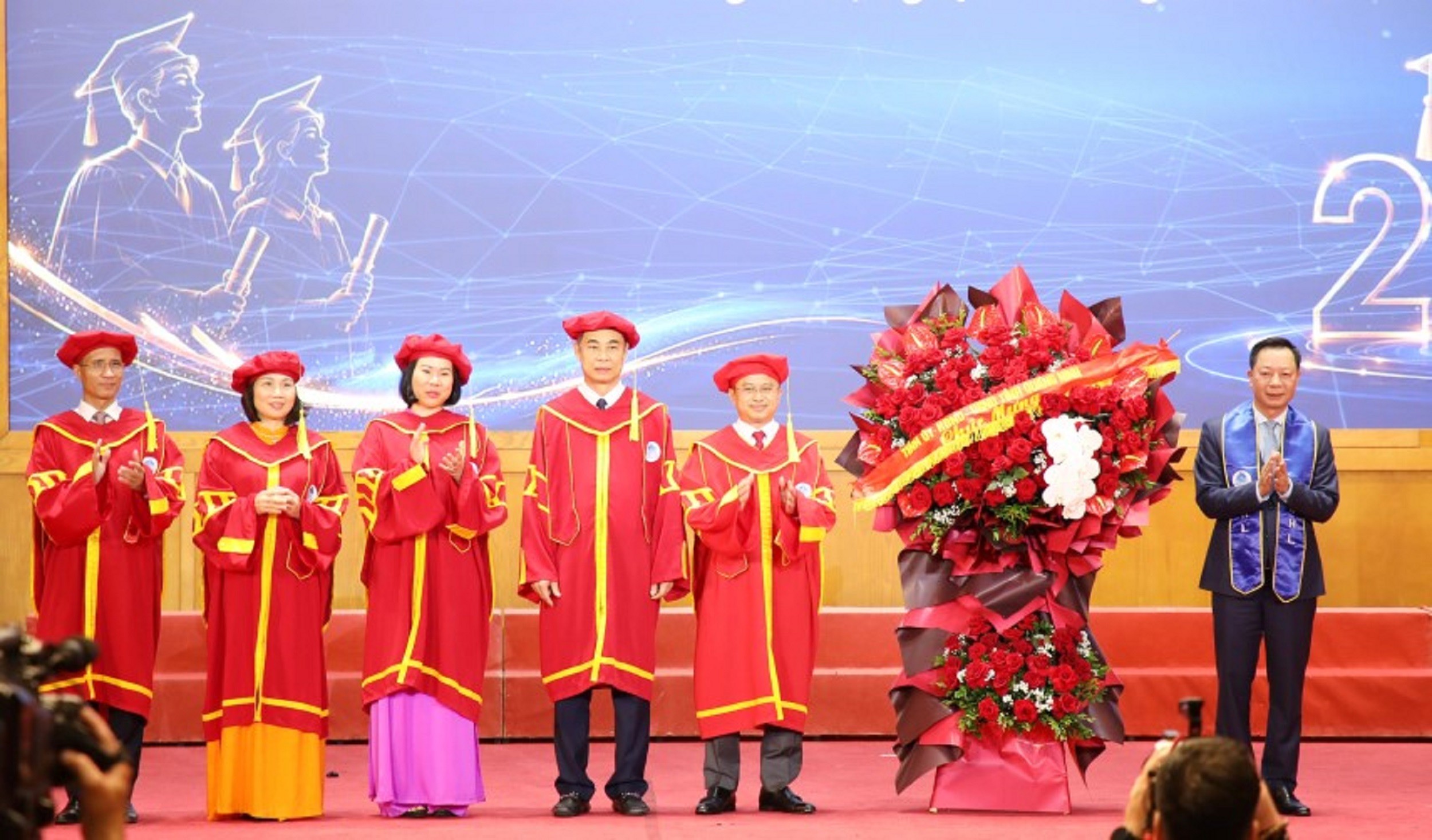 anh-tang-hoa-2-1786367520 anh-tang-hoa-2-1786367520.jpg