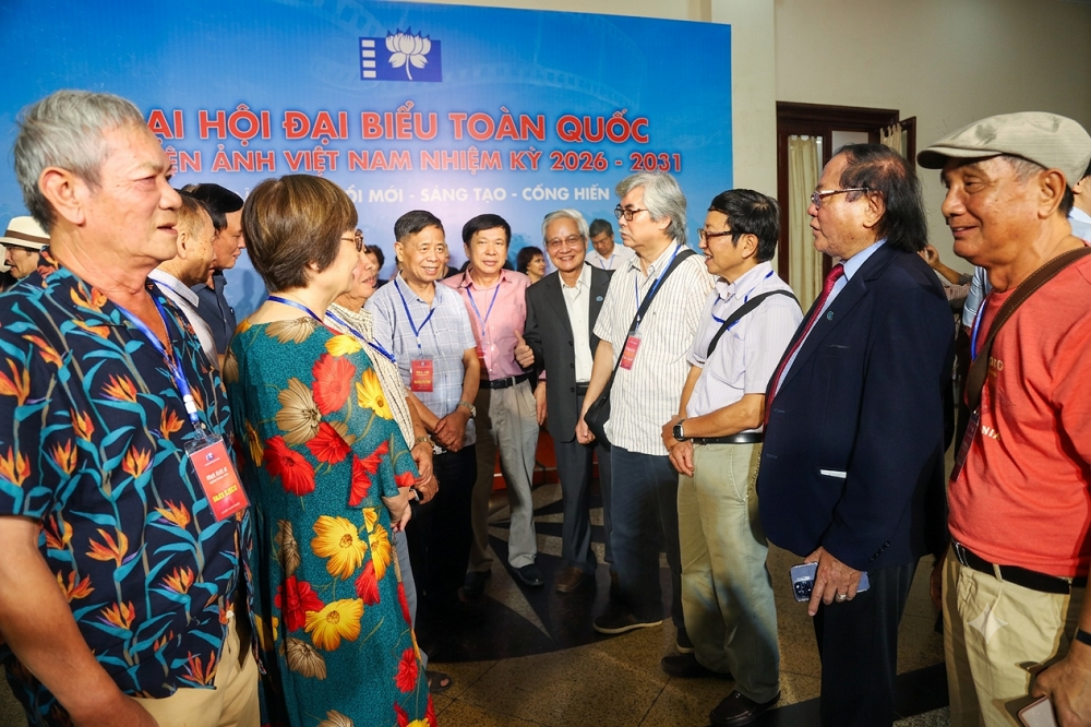 gap-mat-cac-the-he-nghe-si-2-1787415726 gap-mat-cac-the-he-nghe-si-2-1787415726.png