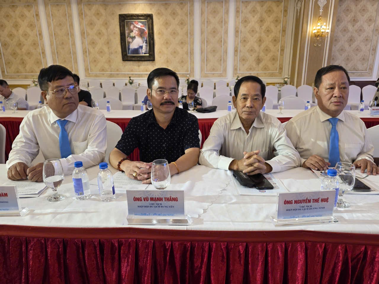 ong-hue-4-nguoi-1786888065 ong-hue-4-nguoi-1786888065.jpg