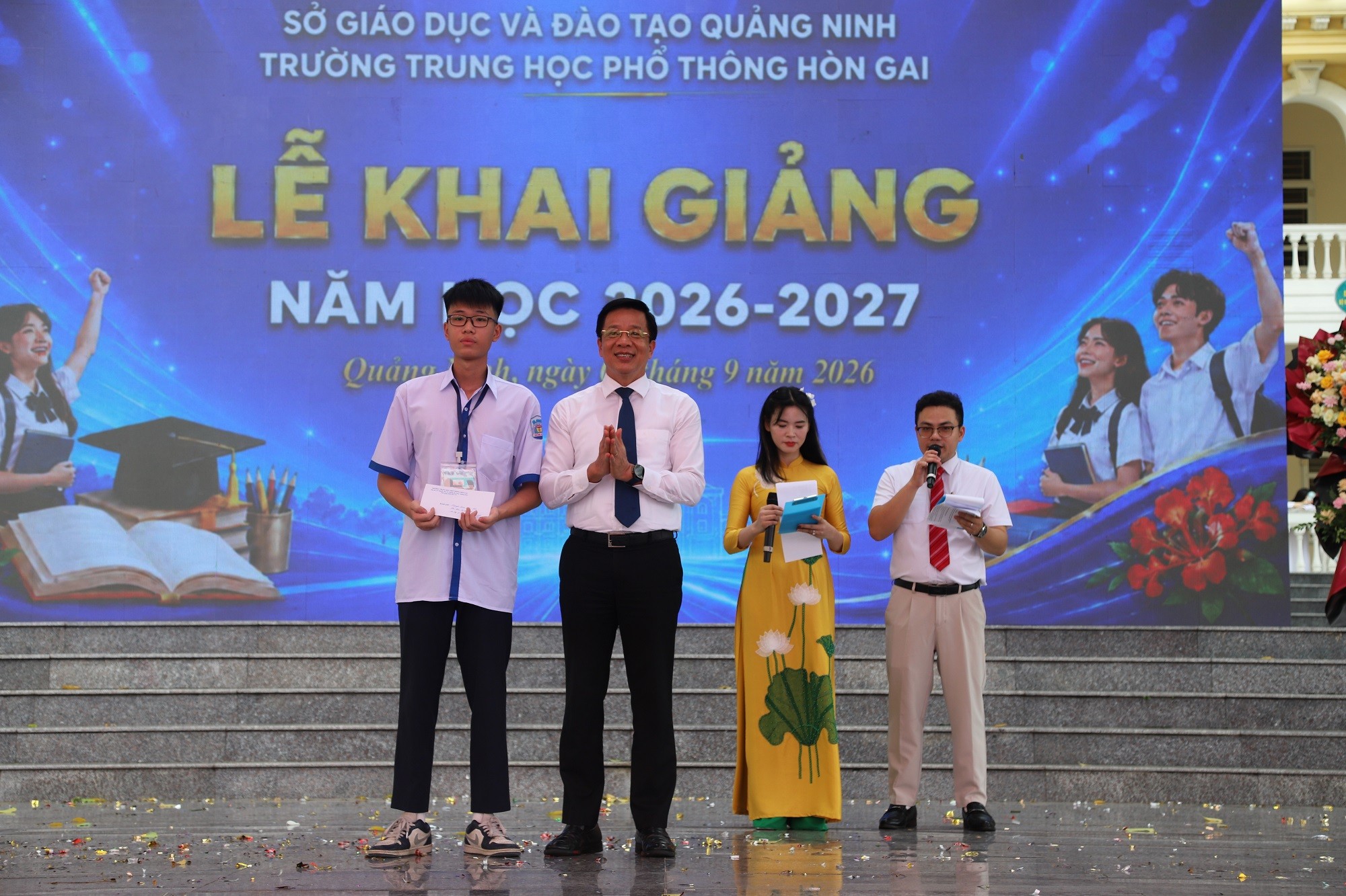 trao-thuong-1788613030 trao-thuong-1788613030.jpg
