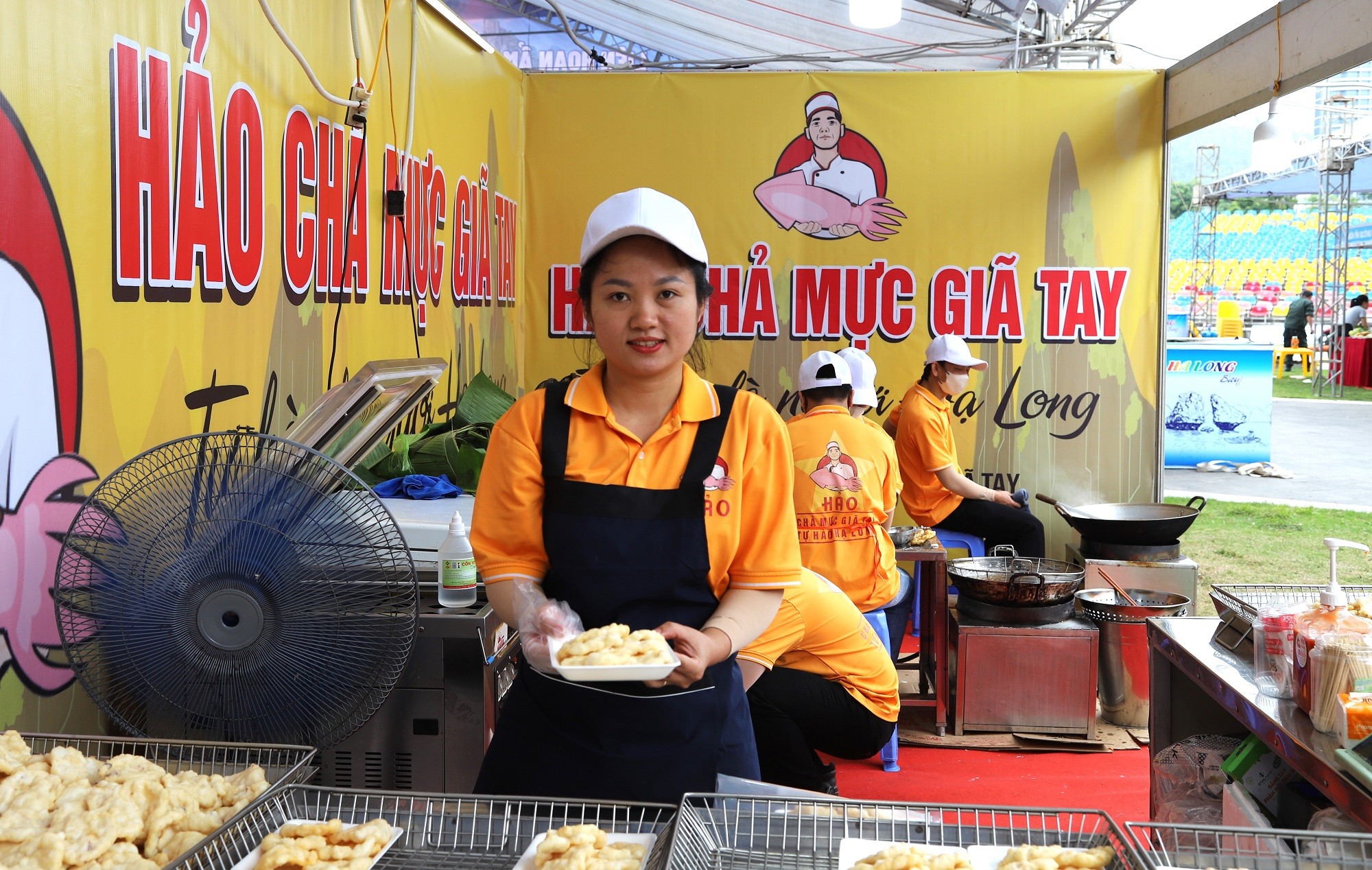 cha-muc-ha-long-noi-danh-am-thuc-quoc-te-1792919065 cha-muc-ha-long-noi-danh-am-thuc-quoc-te-1792919065.jpg